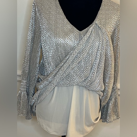 Alfani Women’s V-Neck Metallic Bell Sleeve Pullover Blouse. Medium. - Picture 5 of 10